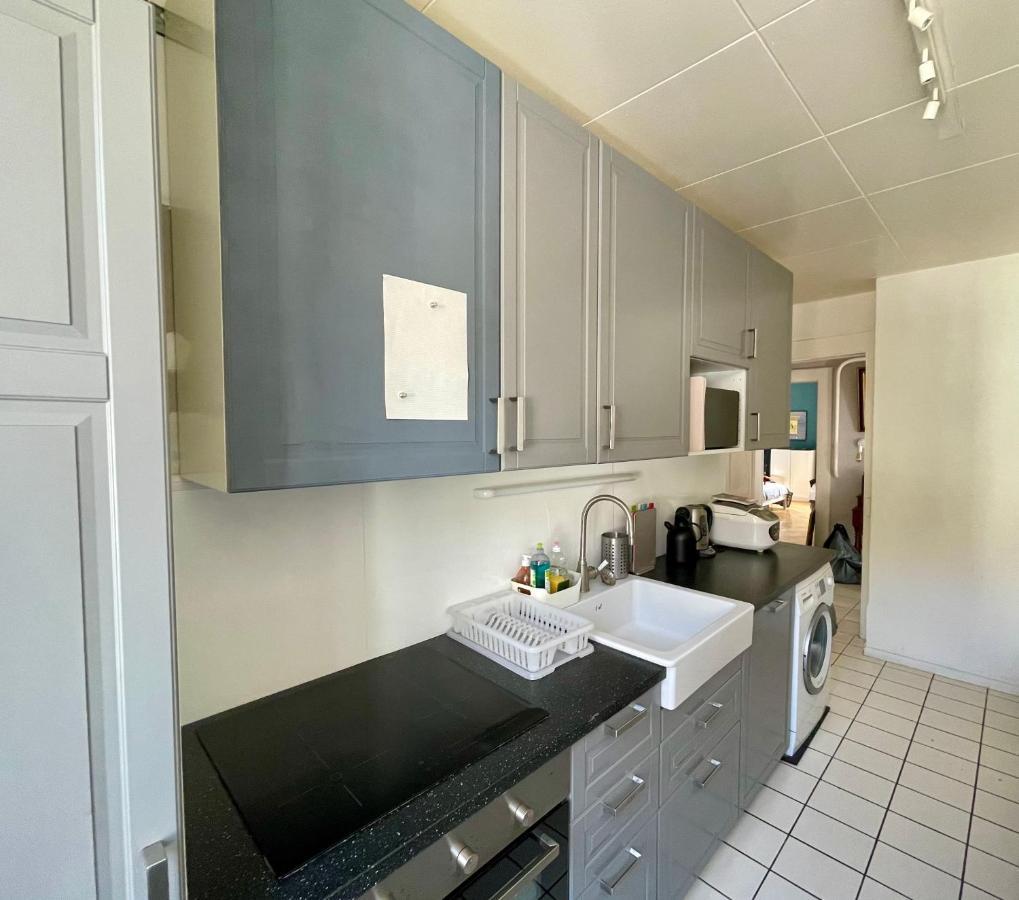 Le Locle : Bel Appartement Chaleureux Exterior photo