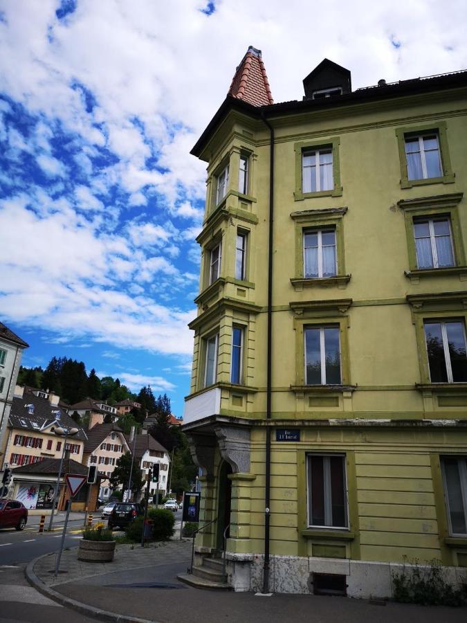 Le Locle : Bel Appartement Chaleureux Exterior photo