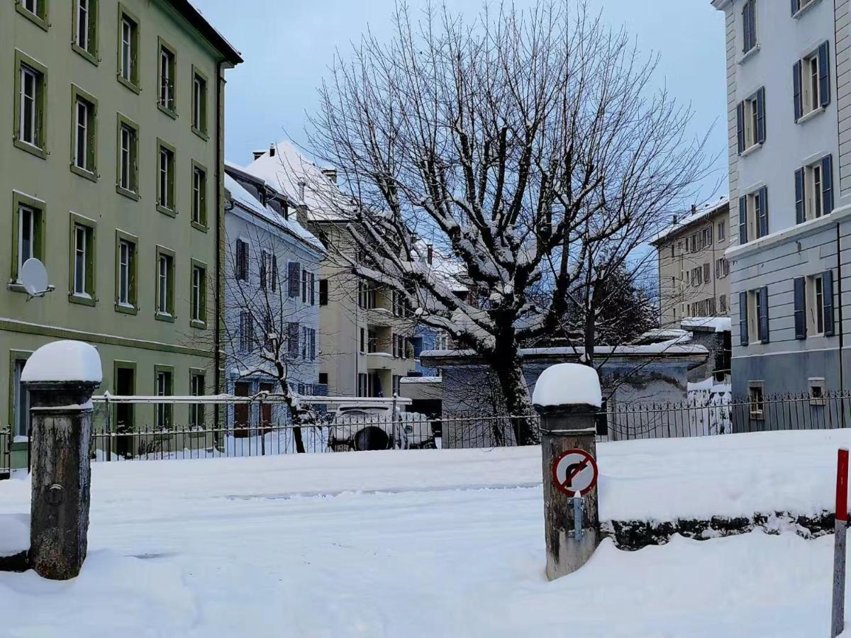 Le Locle : Bel Appartement Chaleureux Exterior photo